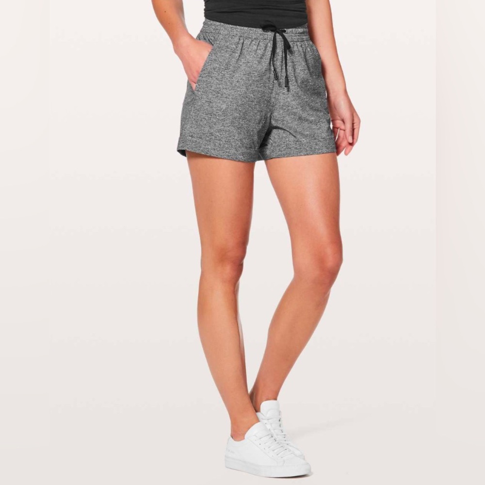 Lululemon Women’s Spring Break Away Short 4-way Stretch 3"
Heather Lux Black 8